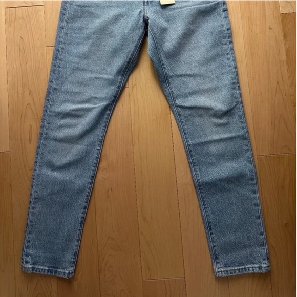 BNWT- Aritzia Levi's Premium 501 Skinny Jeans in Tango Light (26) - Picture 4 of 10